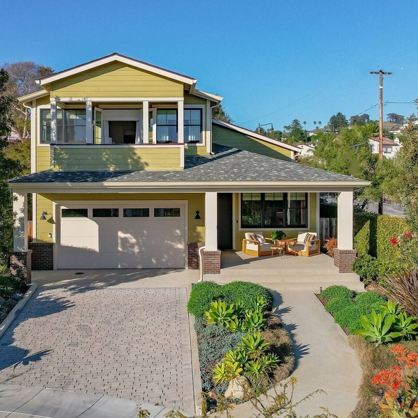 Lighthouse Dreams - Mesa Stunner Near the Beach