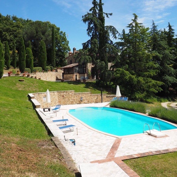 Lilium, splendid villa with outdoor space, on the hills of San Giminiano