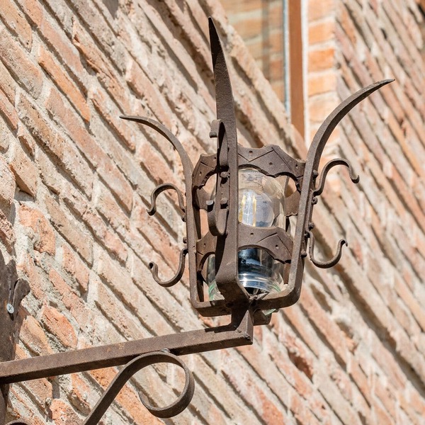 Live the magic of Lucca’s historic center in a real stunning 11th-century tower