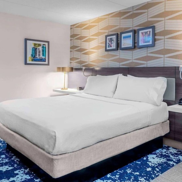 LL Bean King Room with Pool & Gym