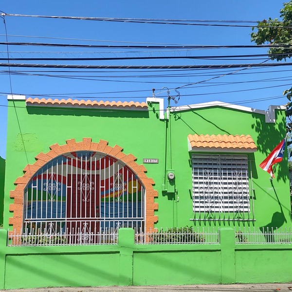 Local Experience! 5 Minutes to Beach; Solar + Cistern & 4 AC Units