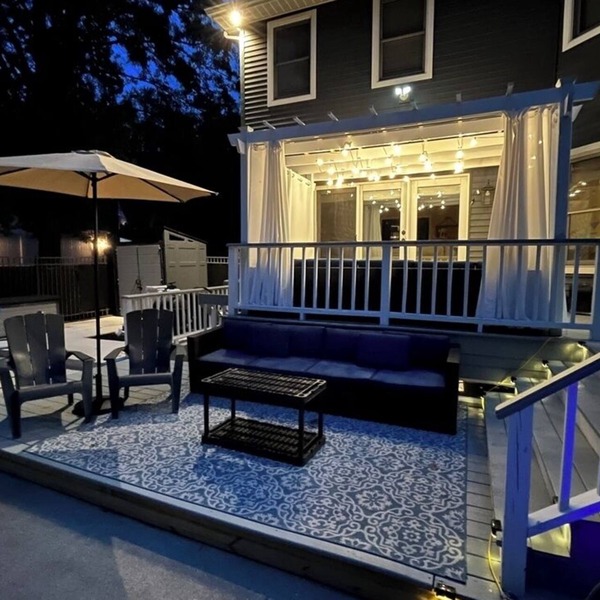 LOCATION A+ Large Home sleeps 15, walk to dinner & shopping, <10 min to ND!