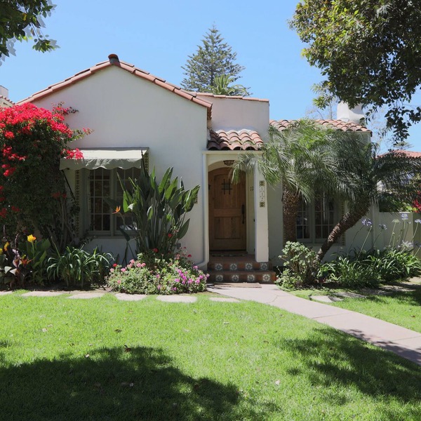 Location-Location-Location! Unique House in beautiful West Beach