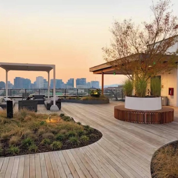 Location, Location, Location - SOLIS Capitol Hill - Enjoy Rooftop Views and AC