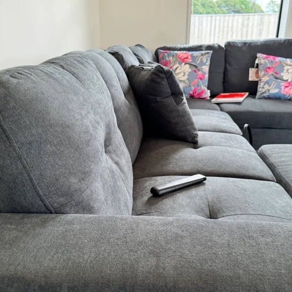 Location ,location sunny house in rolleston