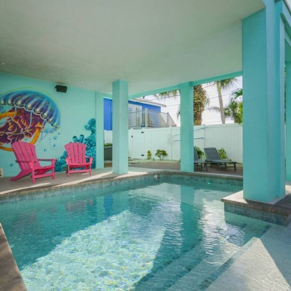 Location! Rooftop! Walk to Restaurants + Bars!