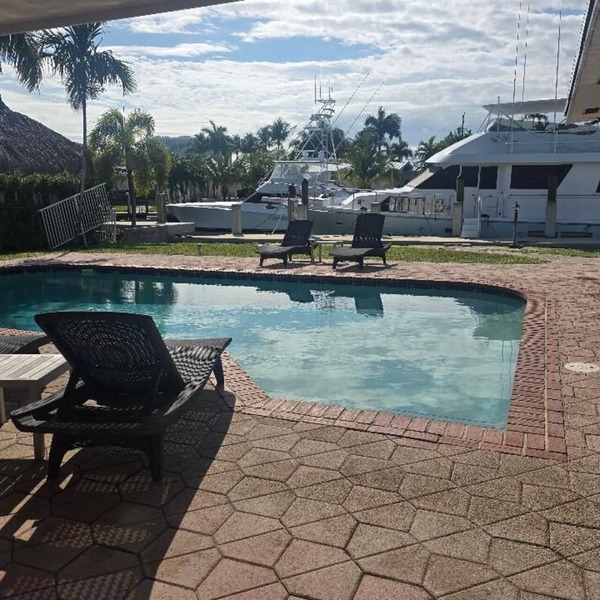 LOCATION! Waterfront house on the canal w/POOL walk to BEACH in Pompano Beach