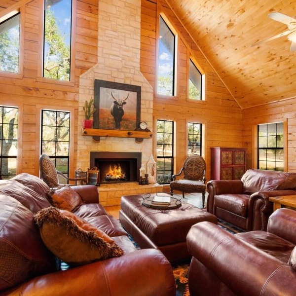Lodge with shared amenities - pool, hot tub, hiking, pickle ball