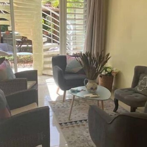 Loft ideally located 2 minutes from the Galleria