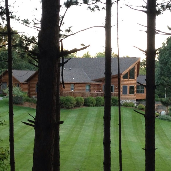 Log Bear Den at Dancing Pines Retreat A Luxury Log Home & Pet Friendly.