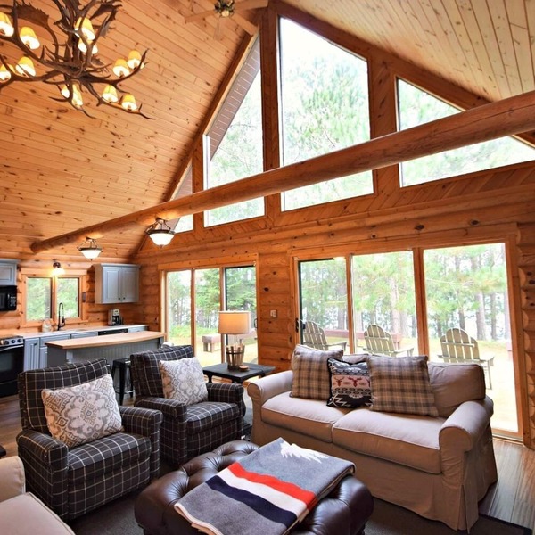 Log Cabin on Spring Fed Lake Little Bear