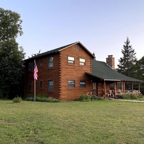 Log Home Retreat in Eagle River