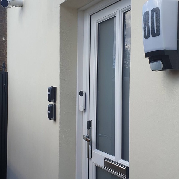 London Luxury 2 Bedroom with Sofas with Lounge AC, Garden Free Parking near Tube