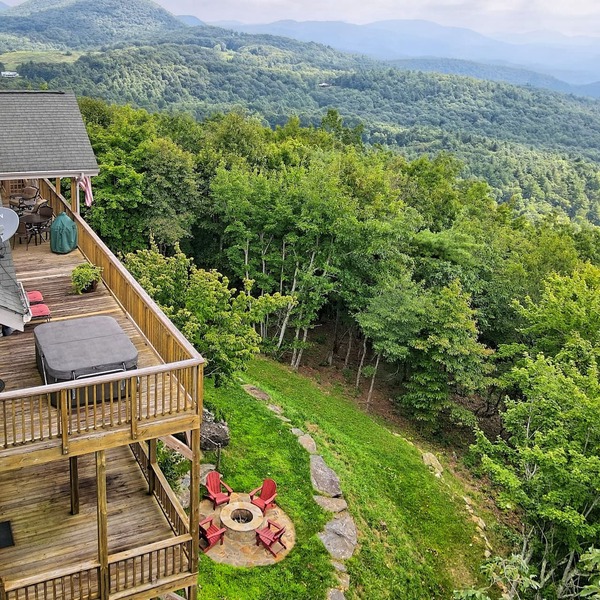 LONG RANGE 180 DEGREE VIEW MOUNTAIN RETREAT, DOG FRIENDLY