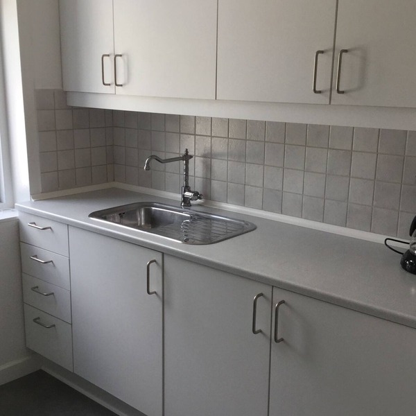 Lonni's apartment
