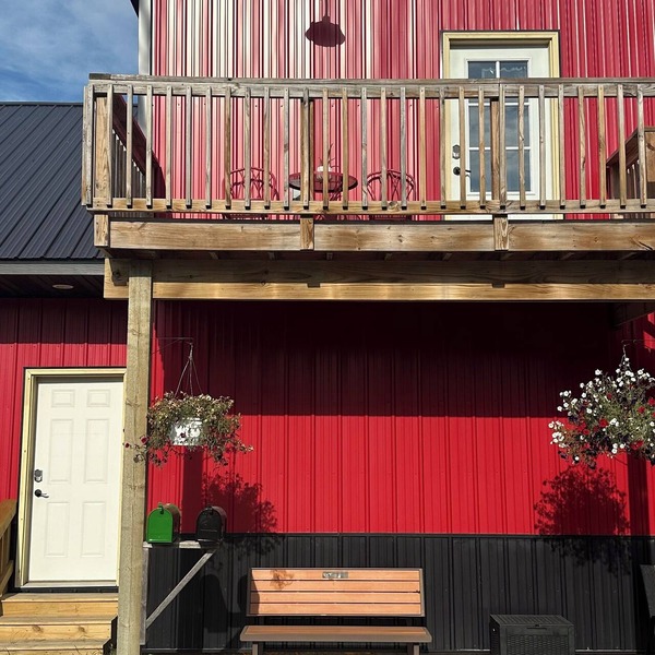Lovely 2-bedroom apartment with AC in Thief River Falls overlooking the river.