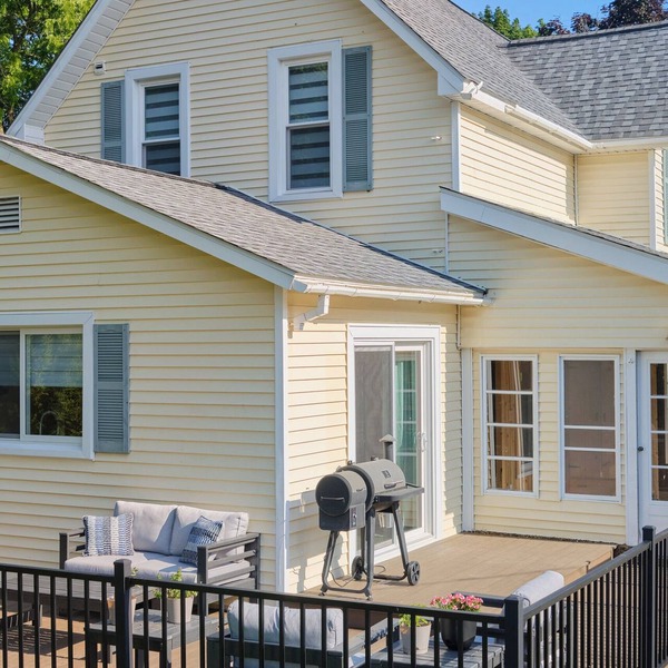 Lovely 3-bedroom house with AC in charming Manistee