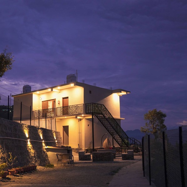 Lovely 4-bedroom villa with WiFi in New Tehri