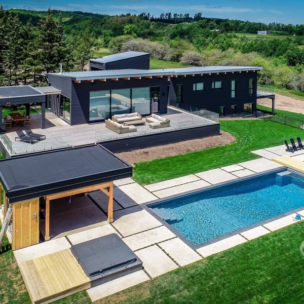 Lovely 5bdrm 3bath modern home in Creemore!