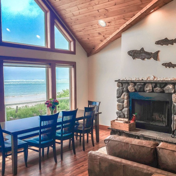 Lovely Beachfront Home with Amazing Views!