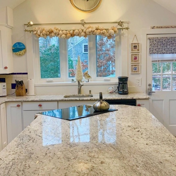 Lovely Dog Friendly Beach Home Close to Everything.