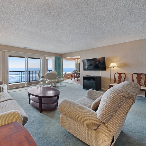 Lovely oceanfront condo with sweeping water views, & balcony