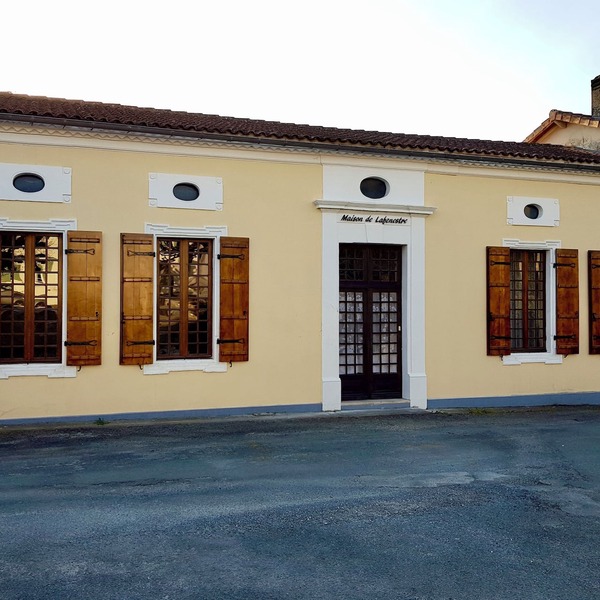 Lovely relaxing Charente Maritime family holiday home, heated pool, Pet Friendly