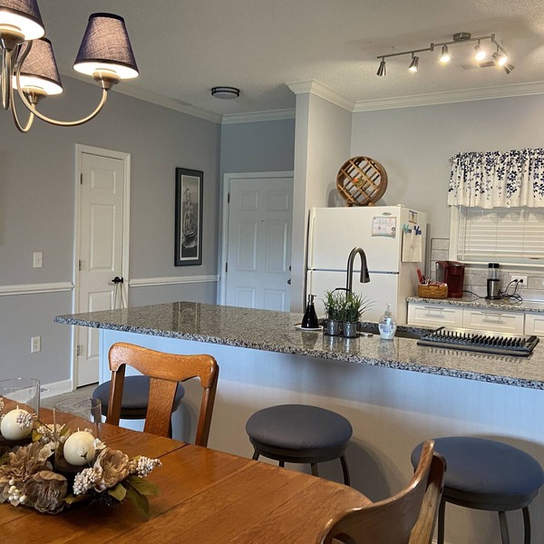 Lovely/Serene/Water View1st floor 2B/2BA Condo,10M-Beach.
