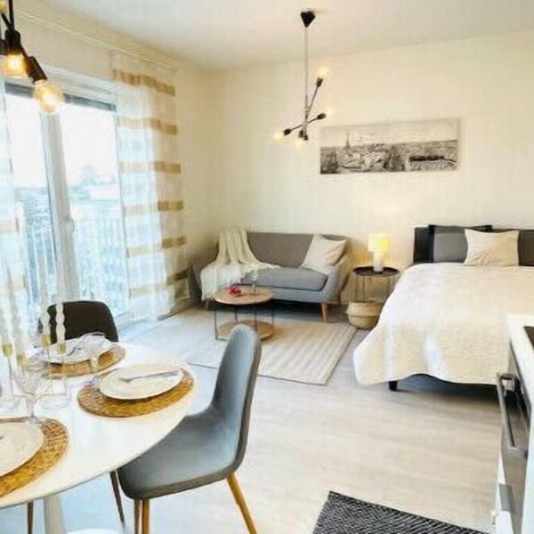 Lovely studio for two on good connectivityn
