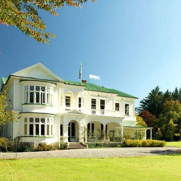 Lovely Weekend Getaway with a Tennis Court near Hastings, New Zealand