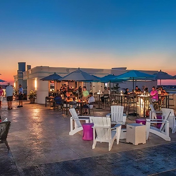 Lower Level 1 Block From 2 Beaches W/private Pool, High-speed Wi-fi