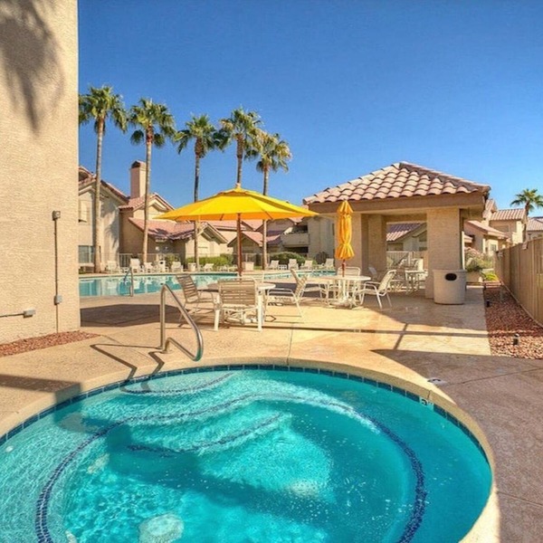Lower Level Condominium, 2 Bedroom, 2 Bath, Tennis, Pool, Jacuzzi,