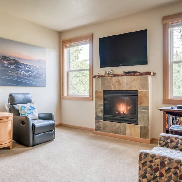 Lower Level Pet Friendly Cozy Retreat with Beach Access Nearby