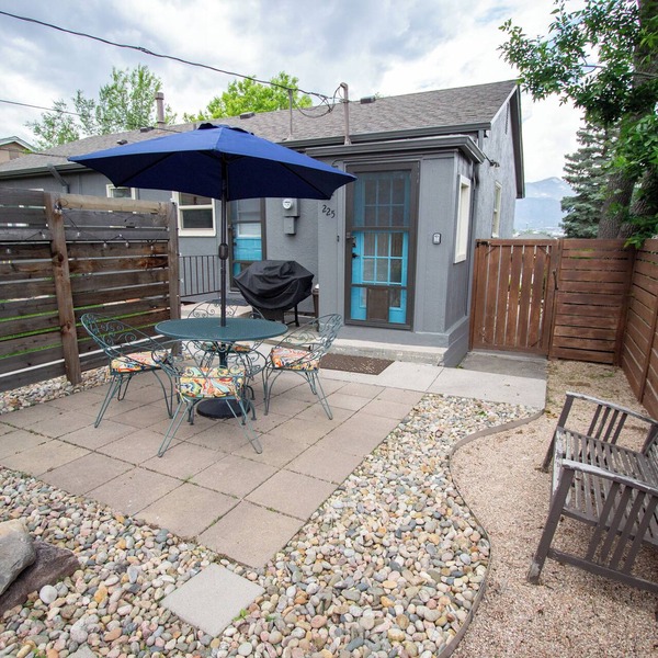 Lower Unit- Classic 50s Ranch Near Downtown