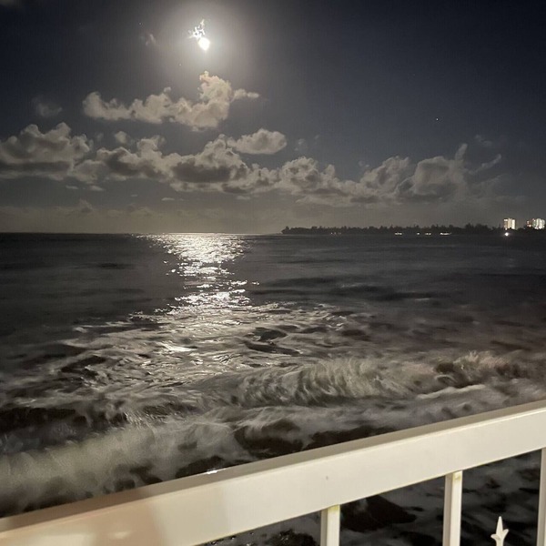 Luquillo Beach 2 King Bed On the Ocean 2 Baths Near El Yunque, Casinos Golf