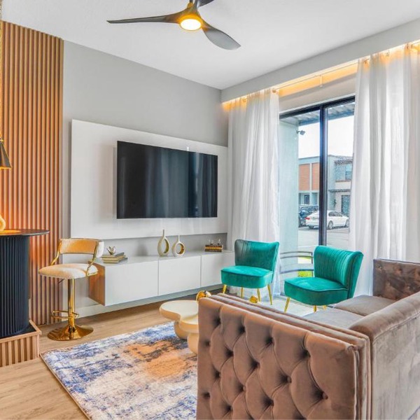 Lux 3 Bedroom Near to Disney at The Hub
