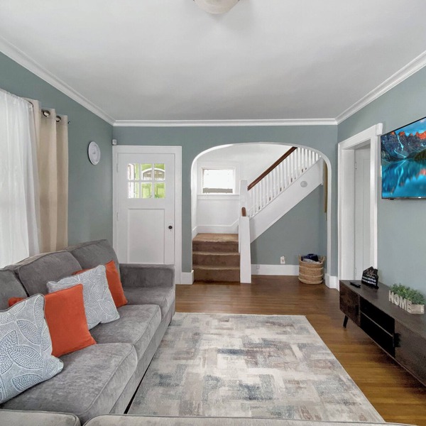 Lux 3BR, King Bed, Parking, Near UofR & Airport