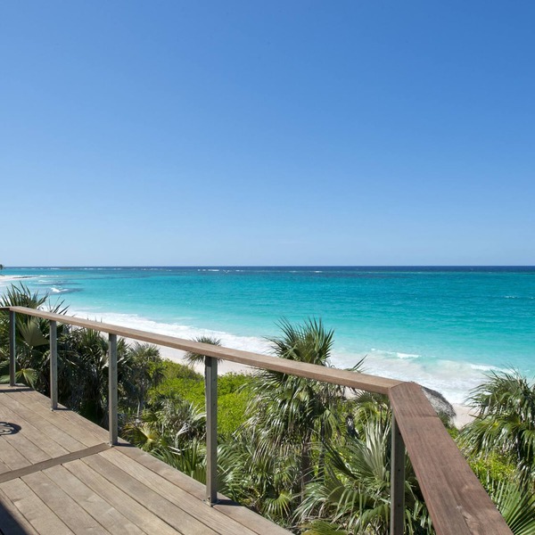 Lux Beachfront House W/Private Pool on Bank Rd. Walk to Tippy's!