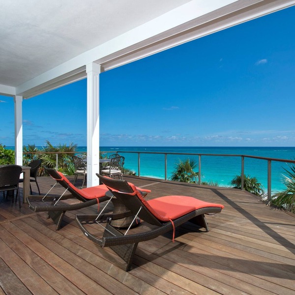Lux Beachfront House W/Private Pool on Banks Rd. Walk to Tippy's!