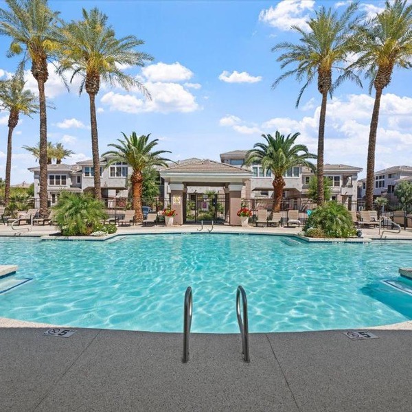 Lux Condo Pool, Jacuzzi, Gym & Golf Access