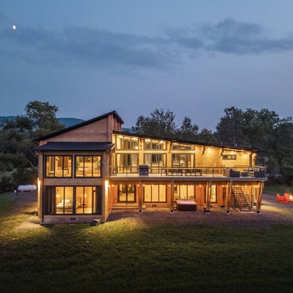 Lux Mansion, Windham: Hot Tub, Sauna