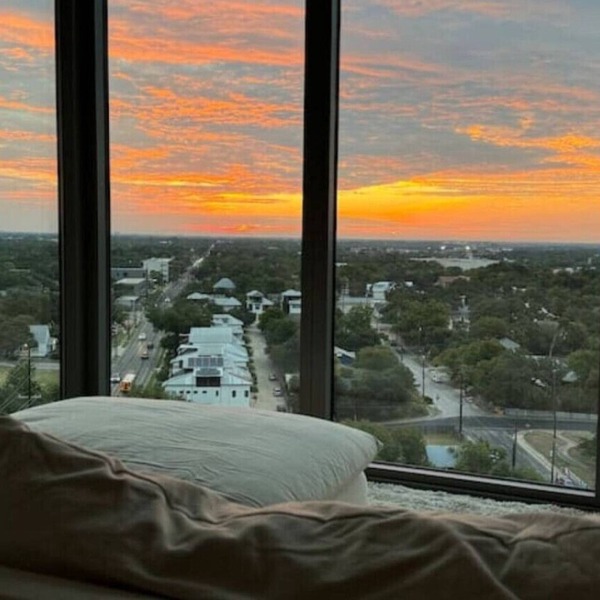 Lux, Spacious 2B Penthouse w/Stunning Views