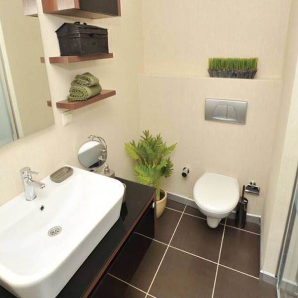 lux studios , walking distance metro station