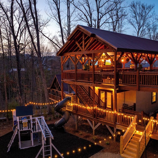Luxe 8BR w/Pool,Outdoor Play Area, Huge Sports Bar