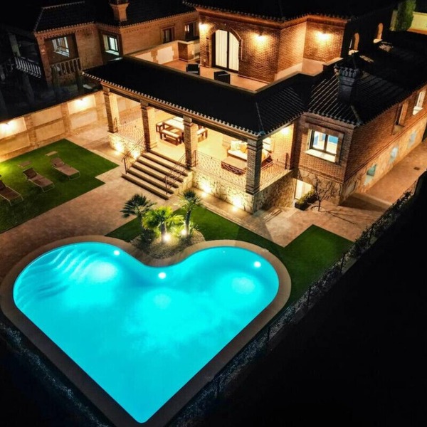 Luxe Experience Toledo | Pool | BBQ | Billiards | Billiards