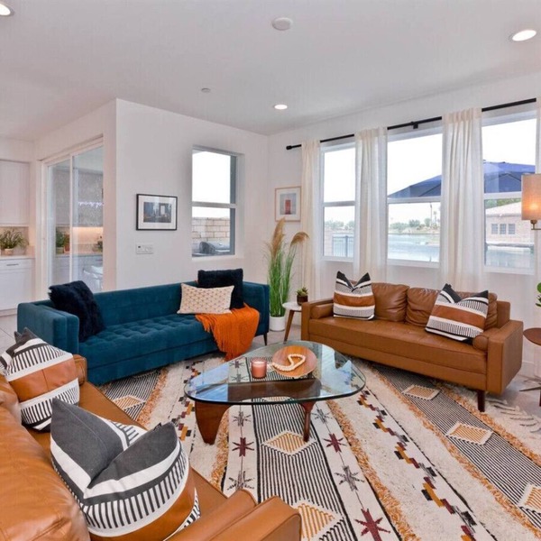 Luxe Lakefront Dream Villa: Heated Saltwater Pool