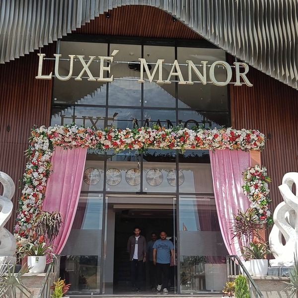 Luxe Manor