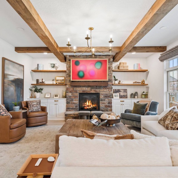 Luxe Spacious 5-bedrooms w/pool, hot tub, sauna, fenced, gourmet kitchen & more!