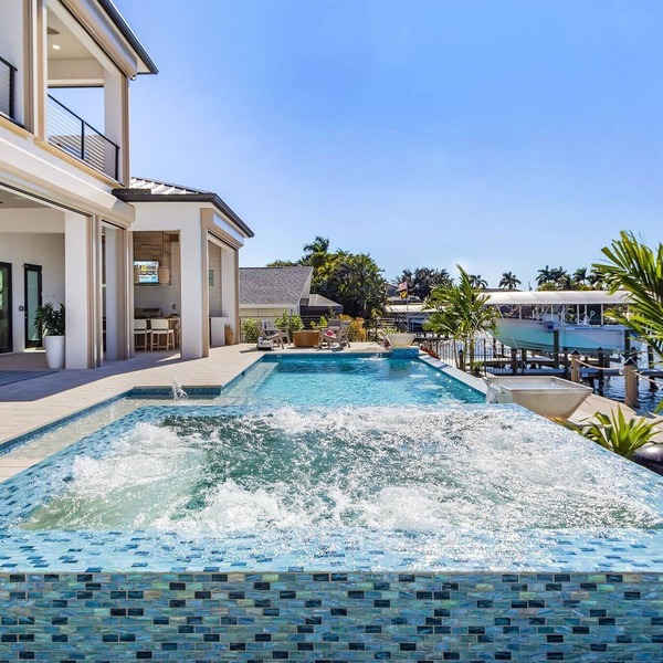 Luxe Waterfront Escape with Heated Pool, Spa & Gulf Access - Villa Solara - Roelens
