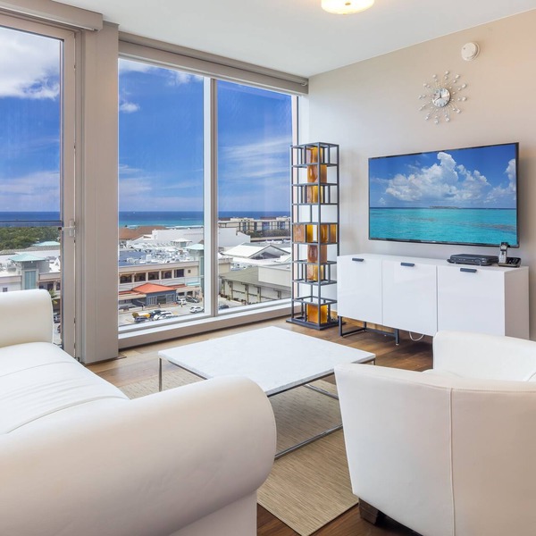 Luxurious 2.5 Bedroom Unit with Panoramic Ocean View in ONE Ala Moana